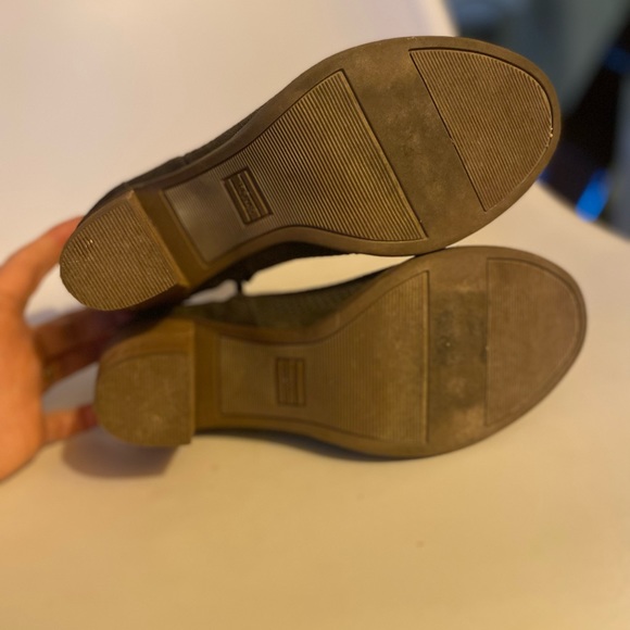 Toms • Majorca Peep Toe Booties - Picture 6 of 8